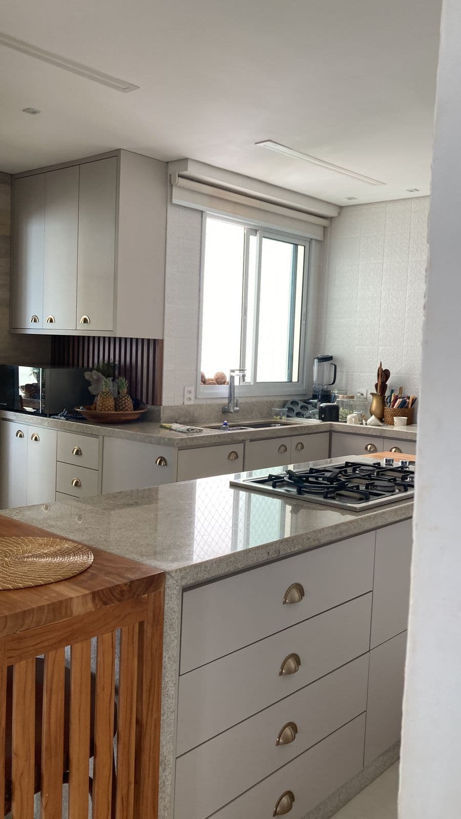 Apartamento de alto padrão 3 suítes mobiliado no Imperador do Lago