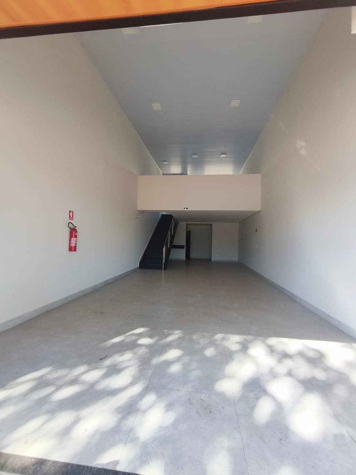 Sala Comercial Térrea com Mezanino à Venda ou Locação na 112 Sul – Palmas/TO