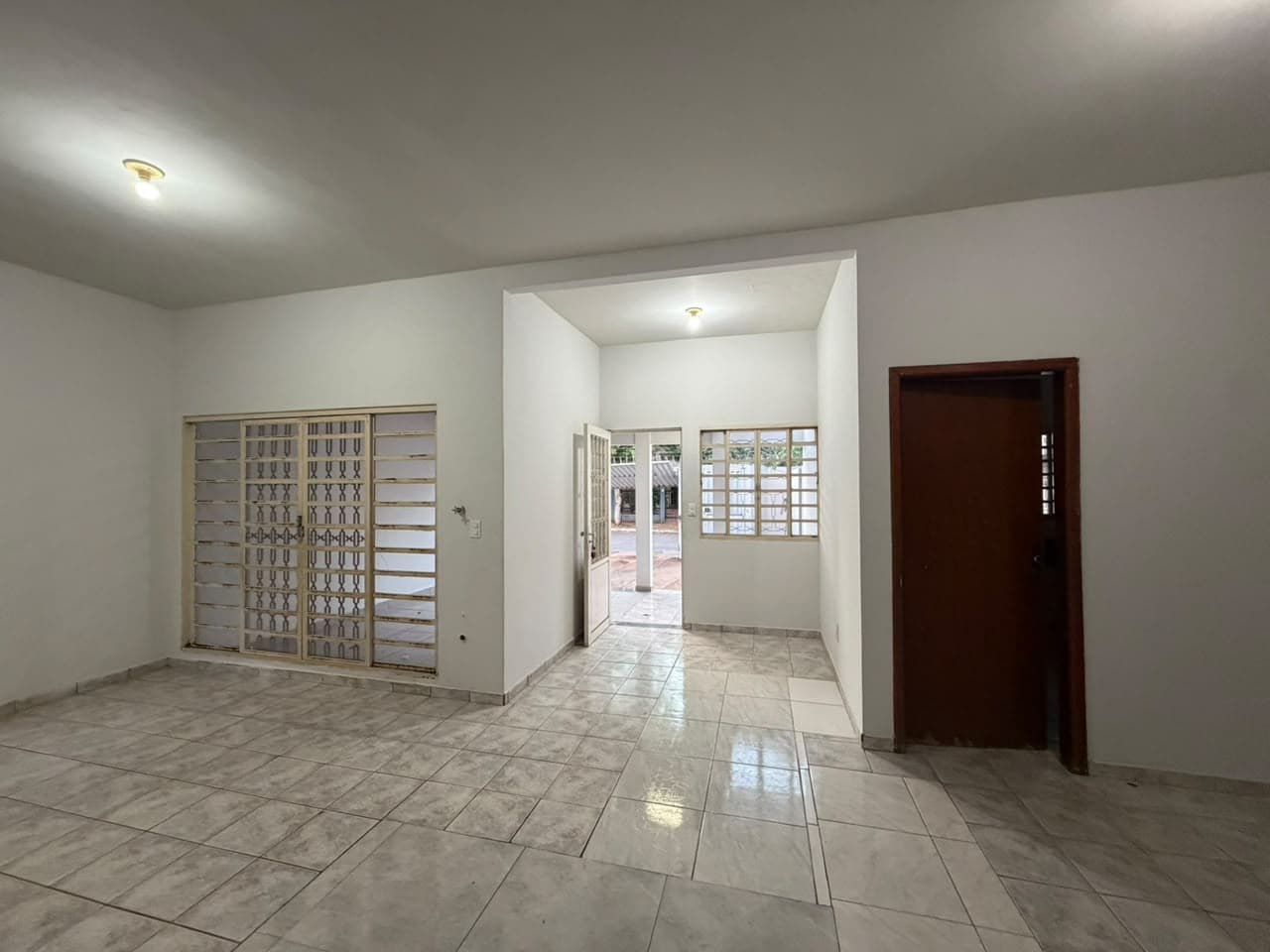 Casa para aluguel com 3 quartos e quintal privativo na 108 Norte - Palmas/TO