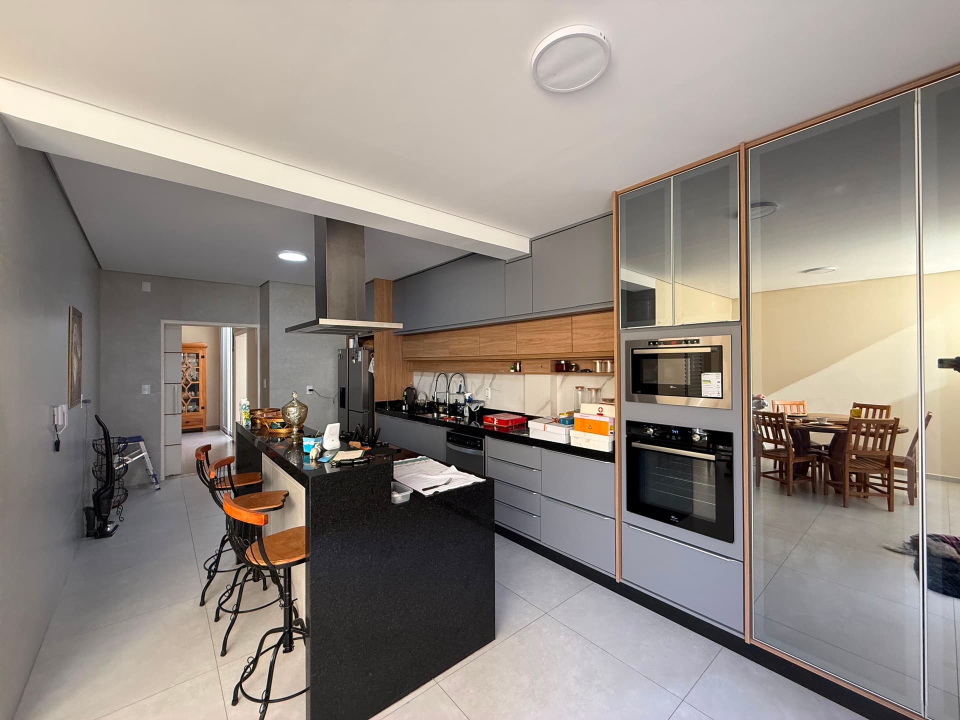 Casa de Alto Padrão Totalmente Mobiliada com 4 Suítes e Piscina à Venda em Pedregulho – Guaratinguetá/SP
