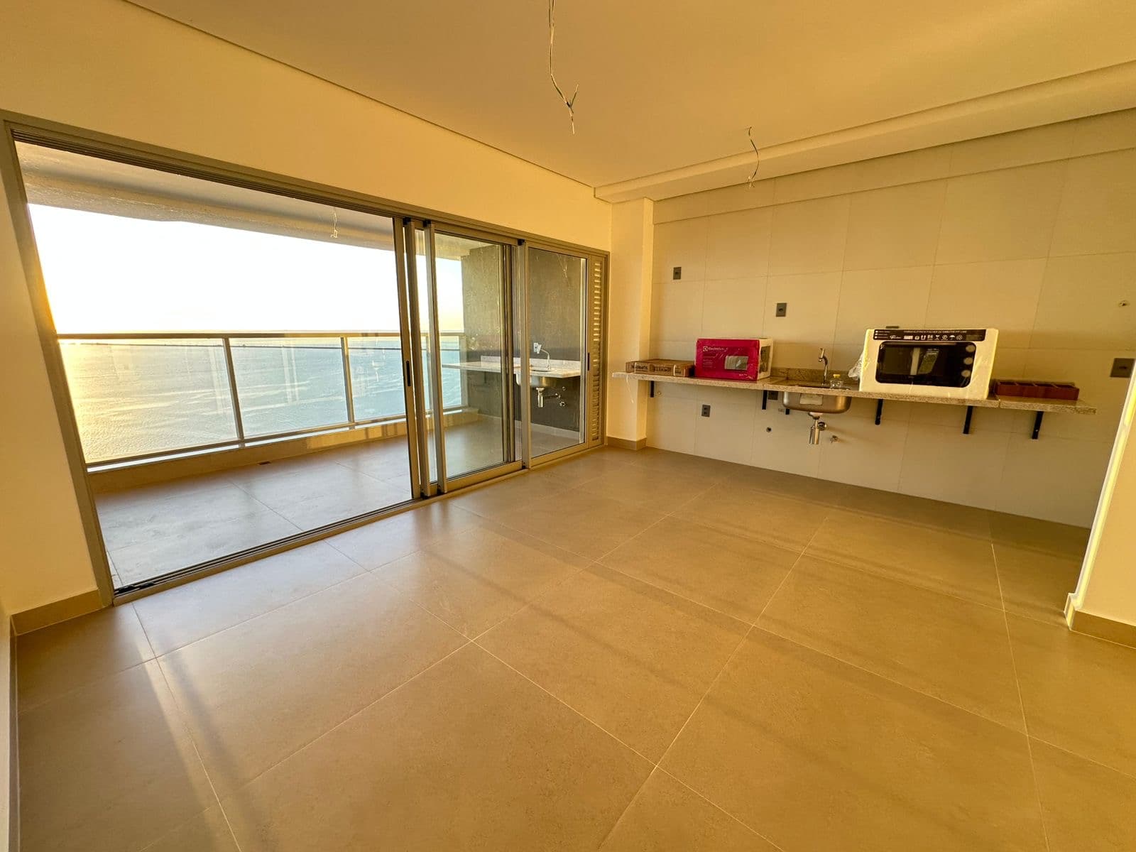 Apartamento de alto padrão com 3 suítes e vista definitiva para o Lago na Orla de Palmas