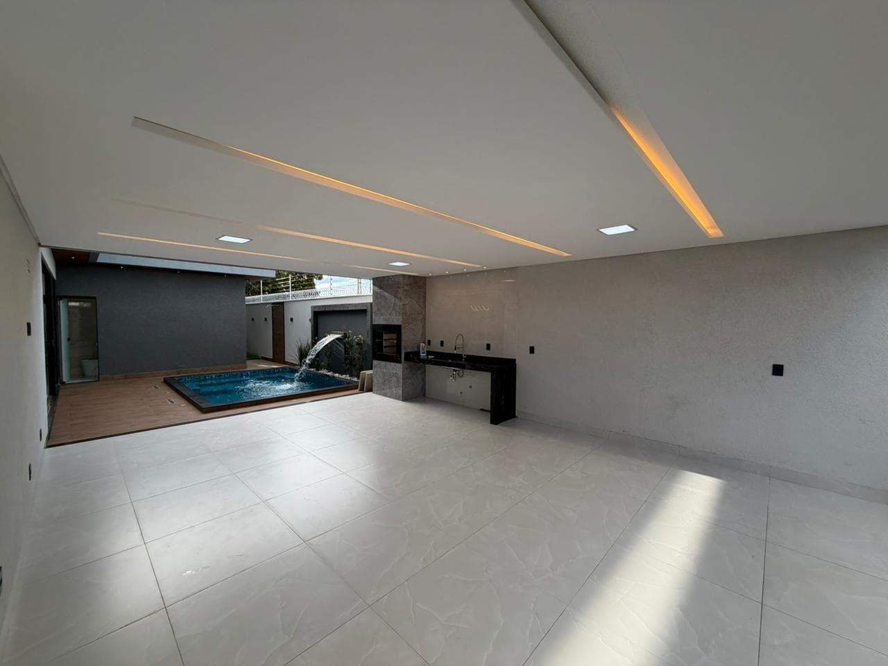 Casa de alto padrão 4 quartos com piscina na 1504 Sul