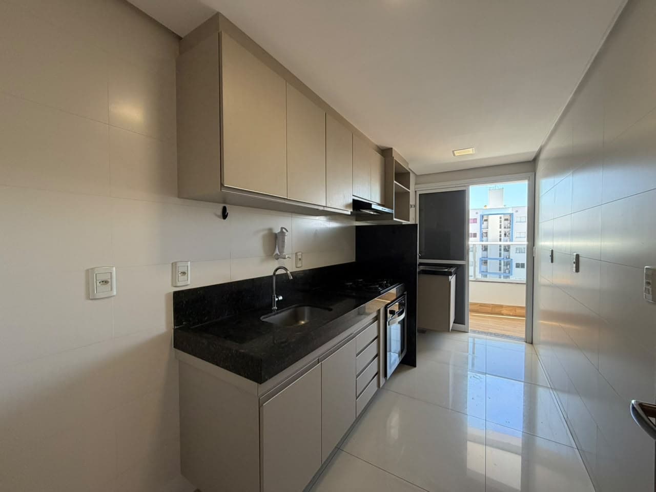 APARTAMENTO DE 2 QUARTOS MOBILIADO – RESIDENCIAL SERRA DO CARMO