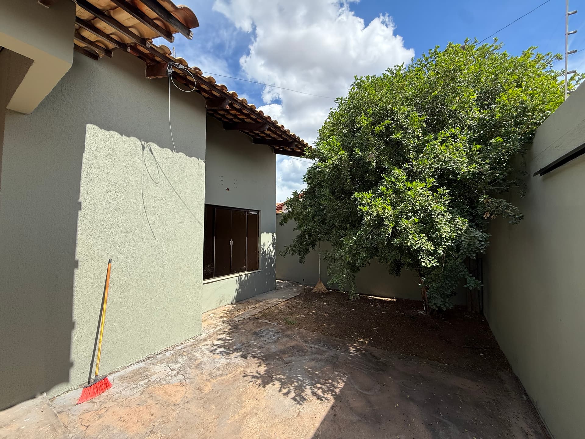 Casa à Venda na 1006 Sul 2 quartos sendo 2 suíte Palmas/TO