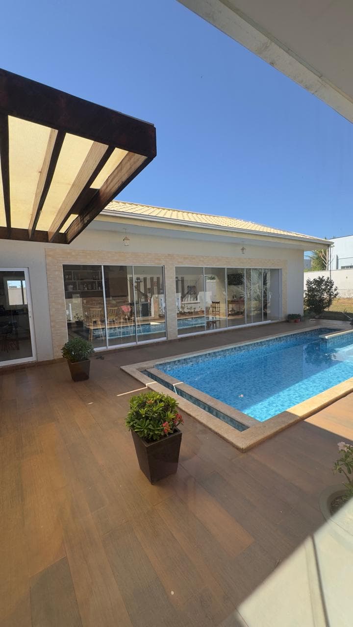 Casa à venda no Condomínio Polinésia — 3 Suítes, Piscina e Área Gourmet