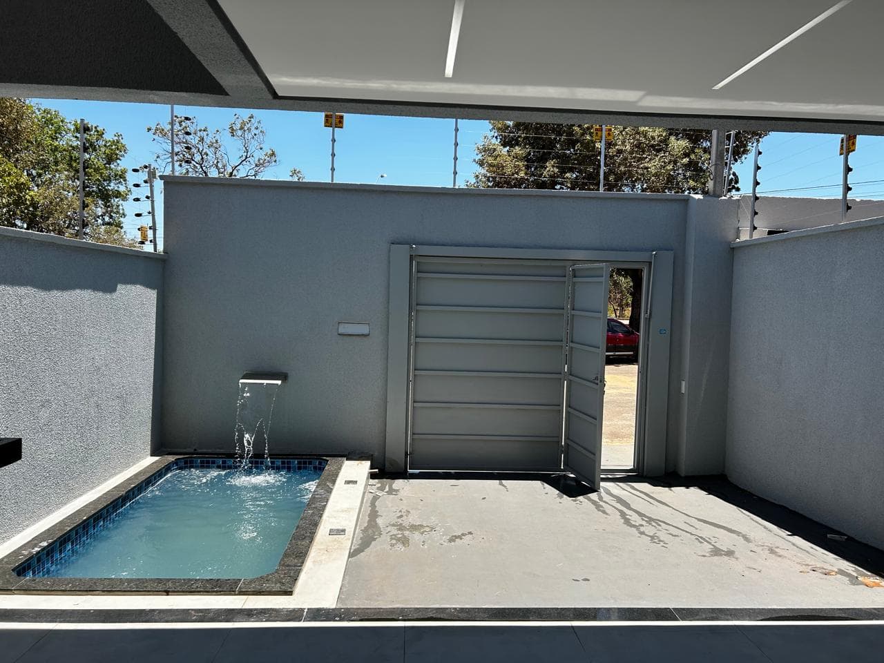 Casa 3 quartos, sendo uma suíte e 2 vagas de garagem, na quadra 1003 sul