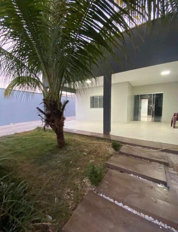 Casa 2 quartos com área gourmet e amplo terreno no Jardim Laila