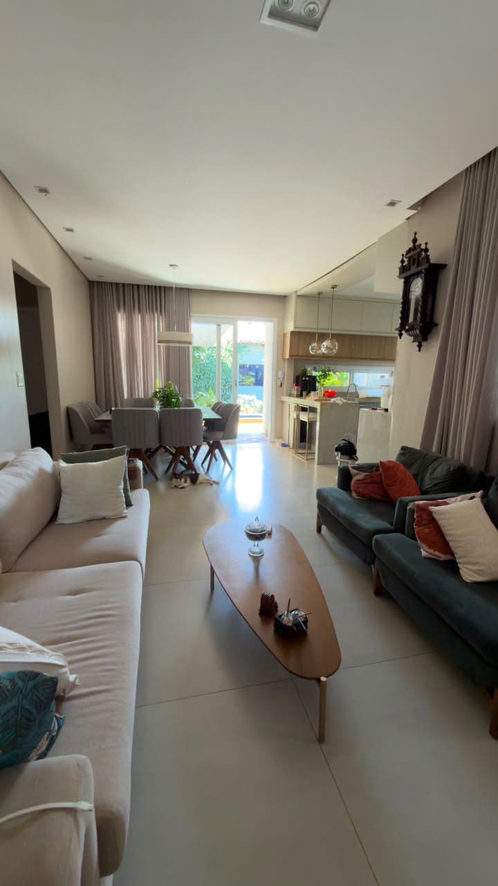 Casa à venda na 407 Sul com piscina, energia solar e 4 quartos