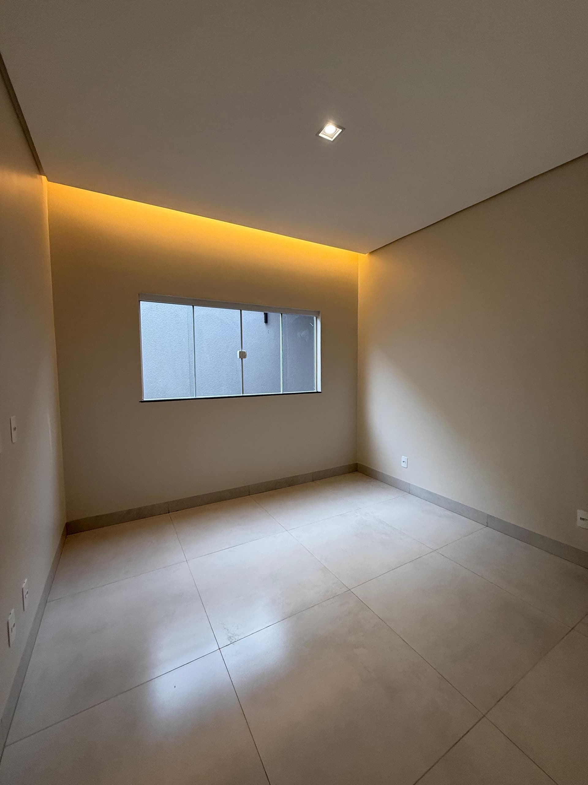 Casa 3 quartos com pé direito duplo e área gourmet na 1504 Sul