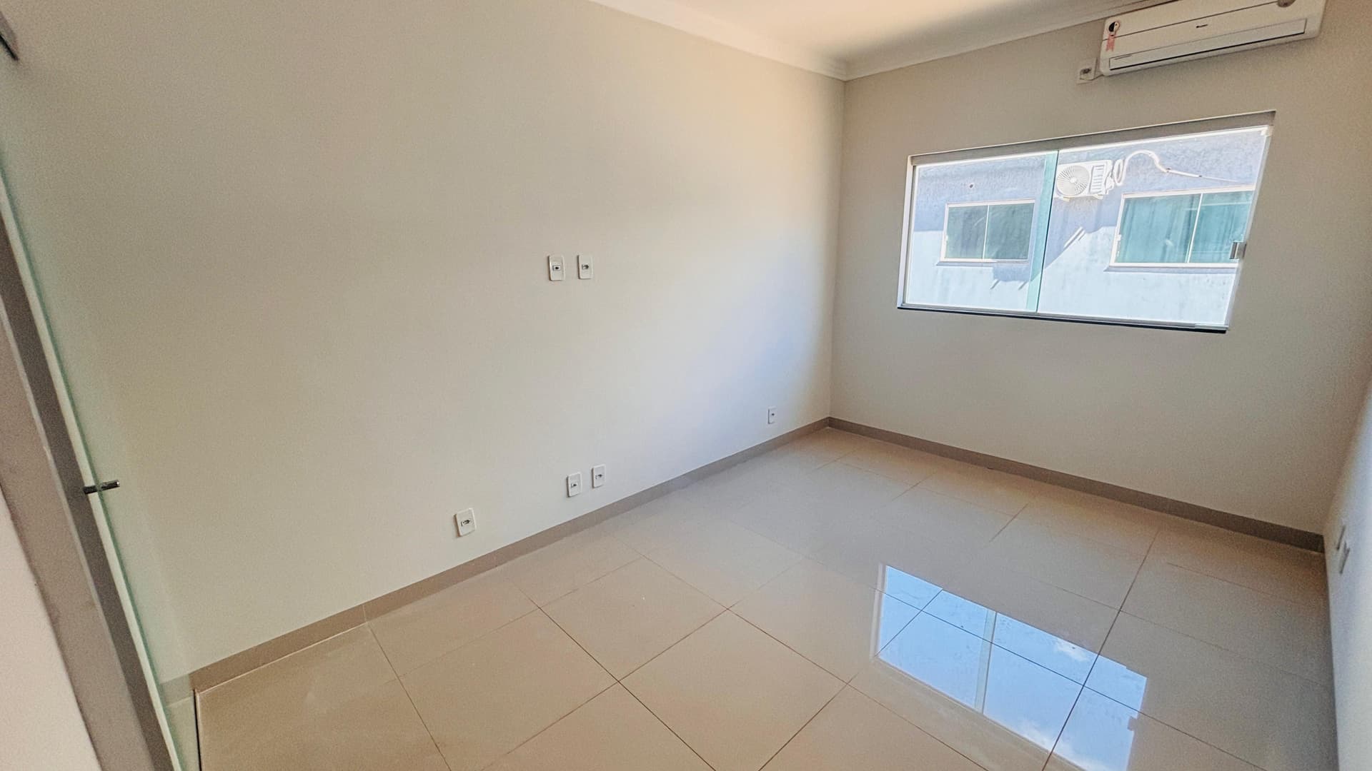 Sobrado com 3 Quartos e Closet à Venda na 110 Sul – Palmas/TO
