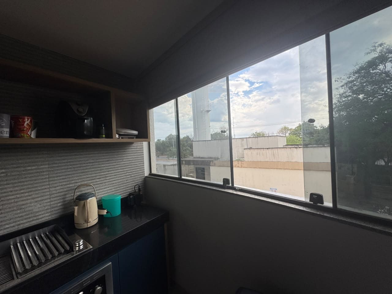 Apartamento à venda na 704 Sul com 2 quartos e sacada com churrasqueira