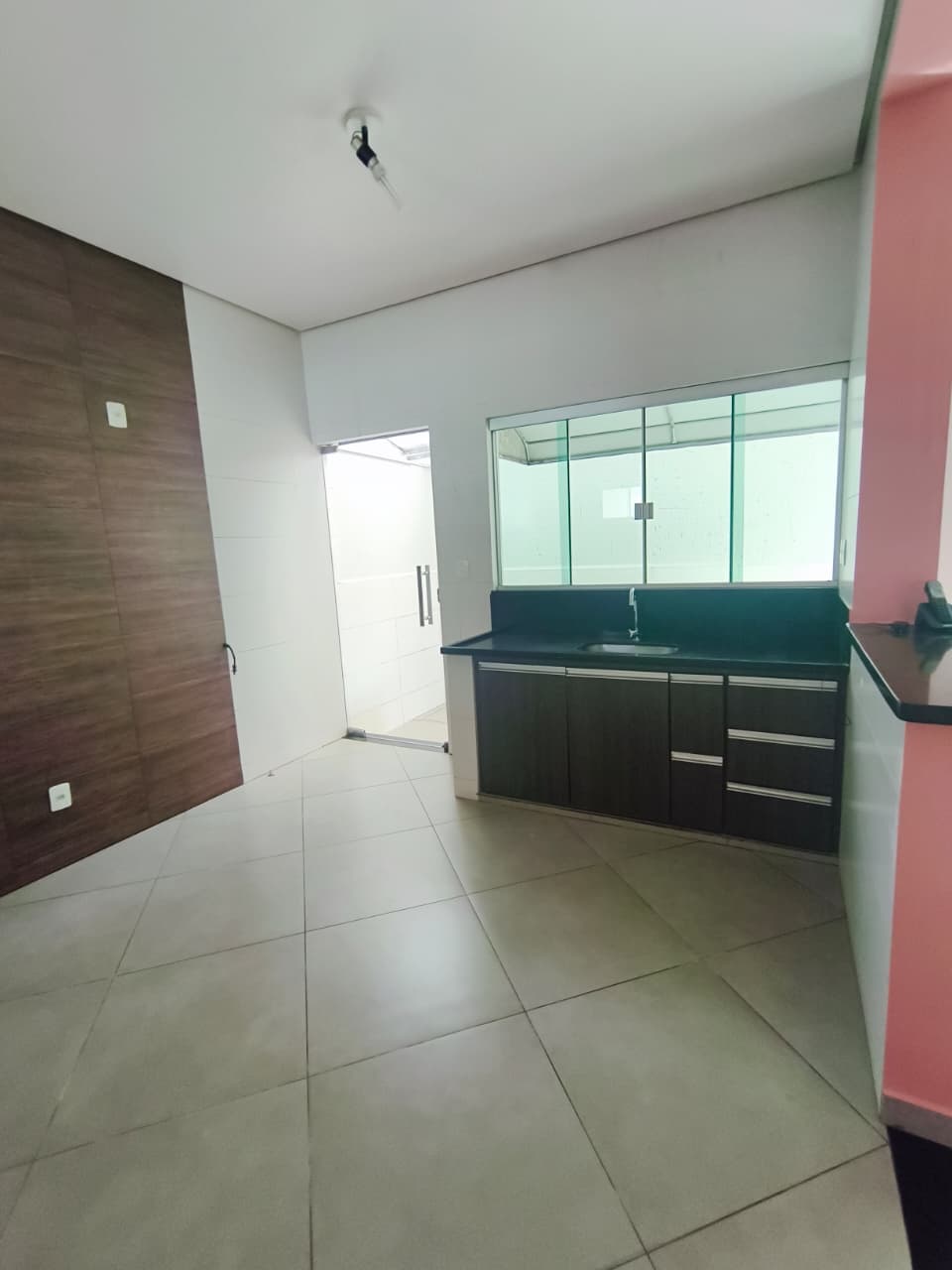 Casa em condomínio para alugar na 303 sul com 3 quartos sendo 1 suíte
