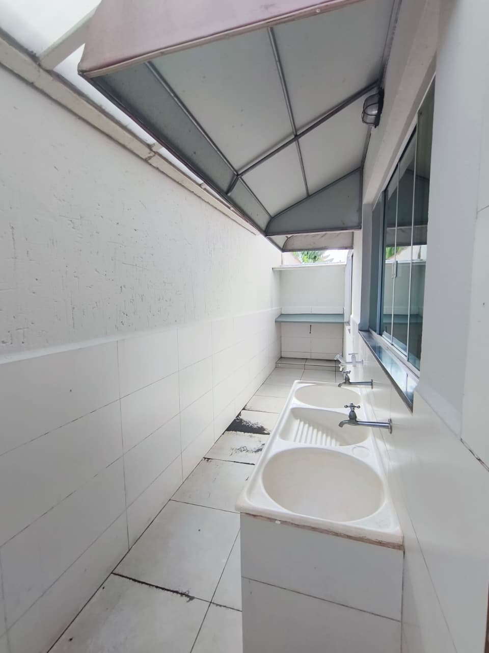 Casa em condomínio para alugar na 303 sul com 3 quartos sendo 1 suíte