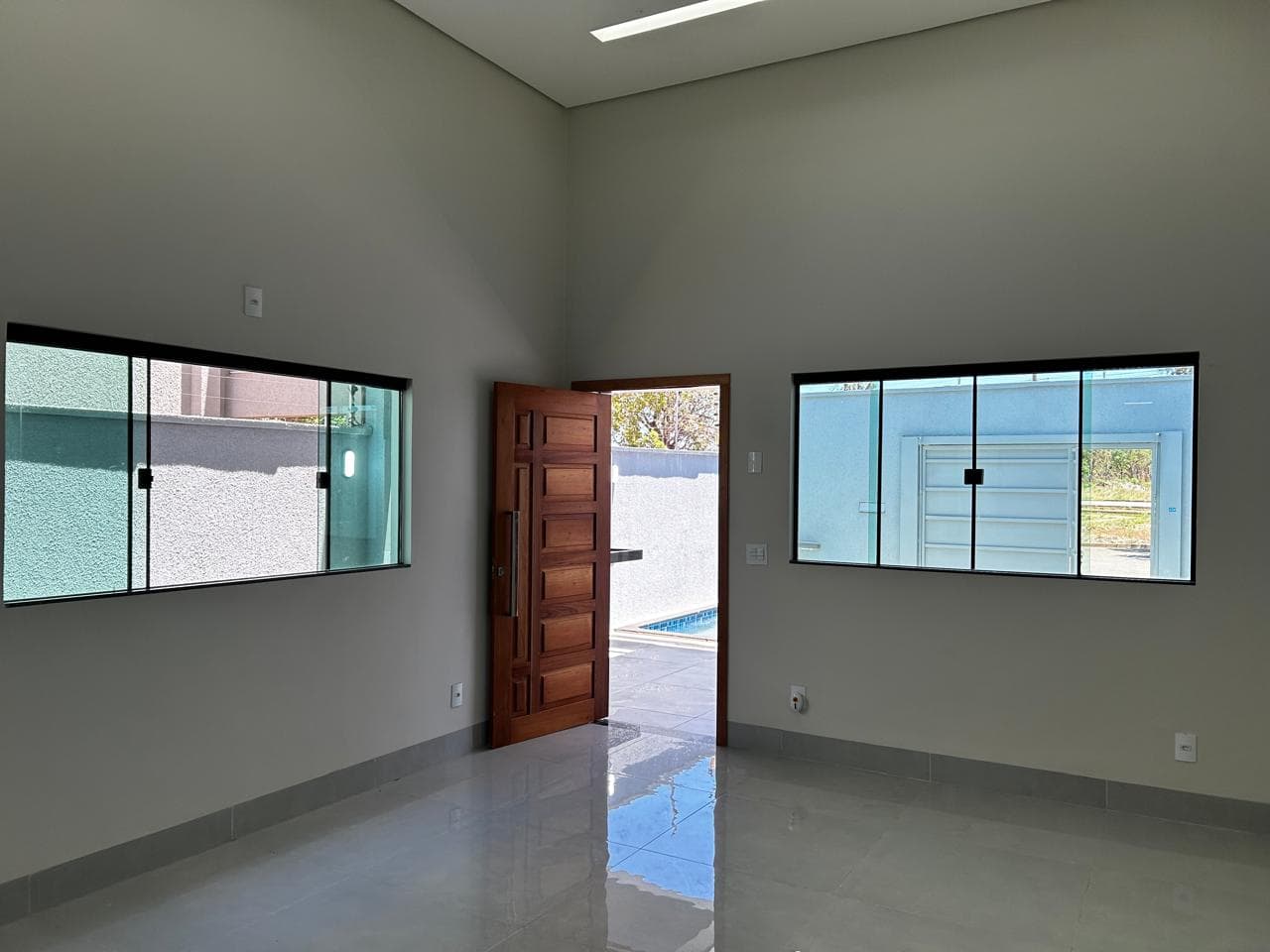 Casa 3 quartos, sendo uma suíte e 2 vagas de garagem, na quadra 1003 sul