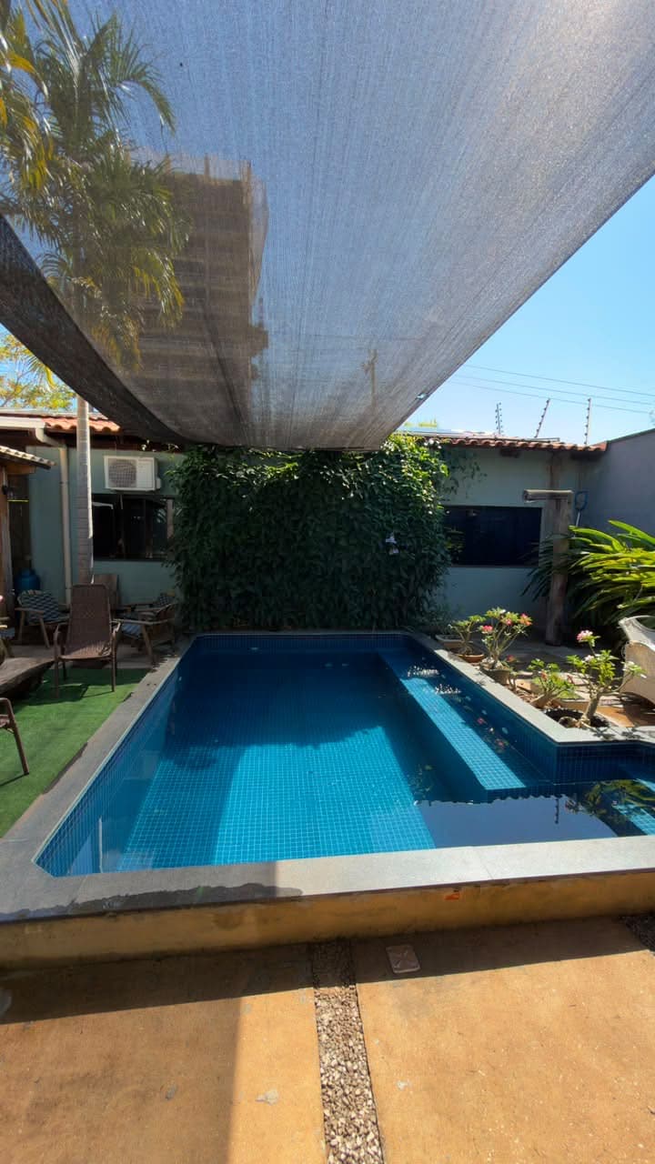Casa à venda na 407 Sul com piscina, energia solar e 4 quartos