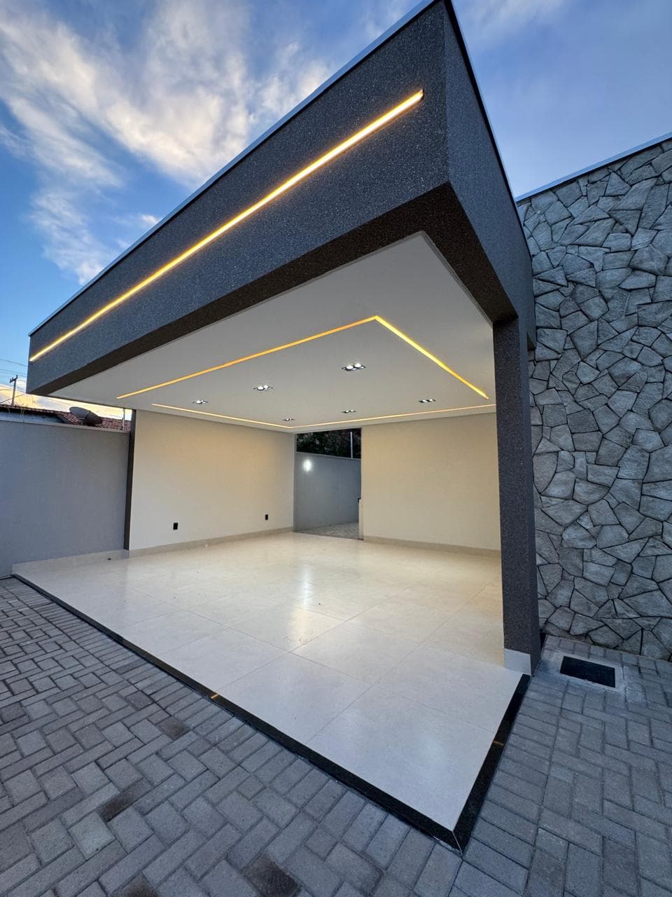 Casa 3 quartos com terreno amplo e 4 vagas na 1003 Sul em Palmas