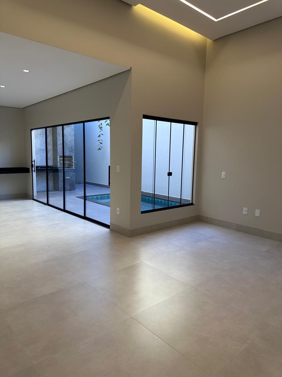 Casa nova à venda na 407 Sul com piscina aquecida e 3 quartos em Palmas