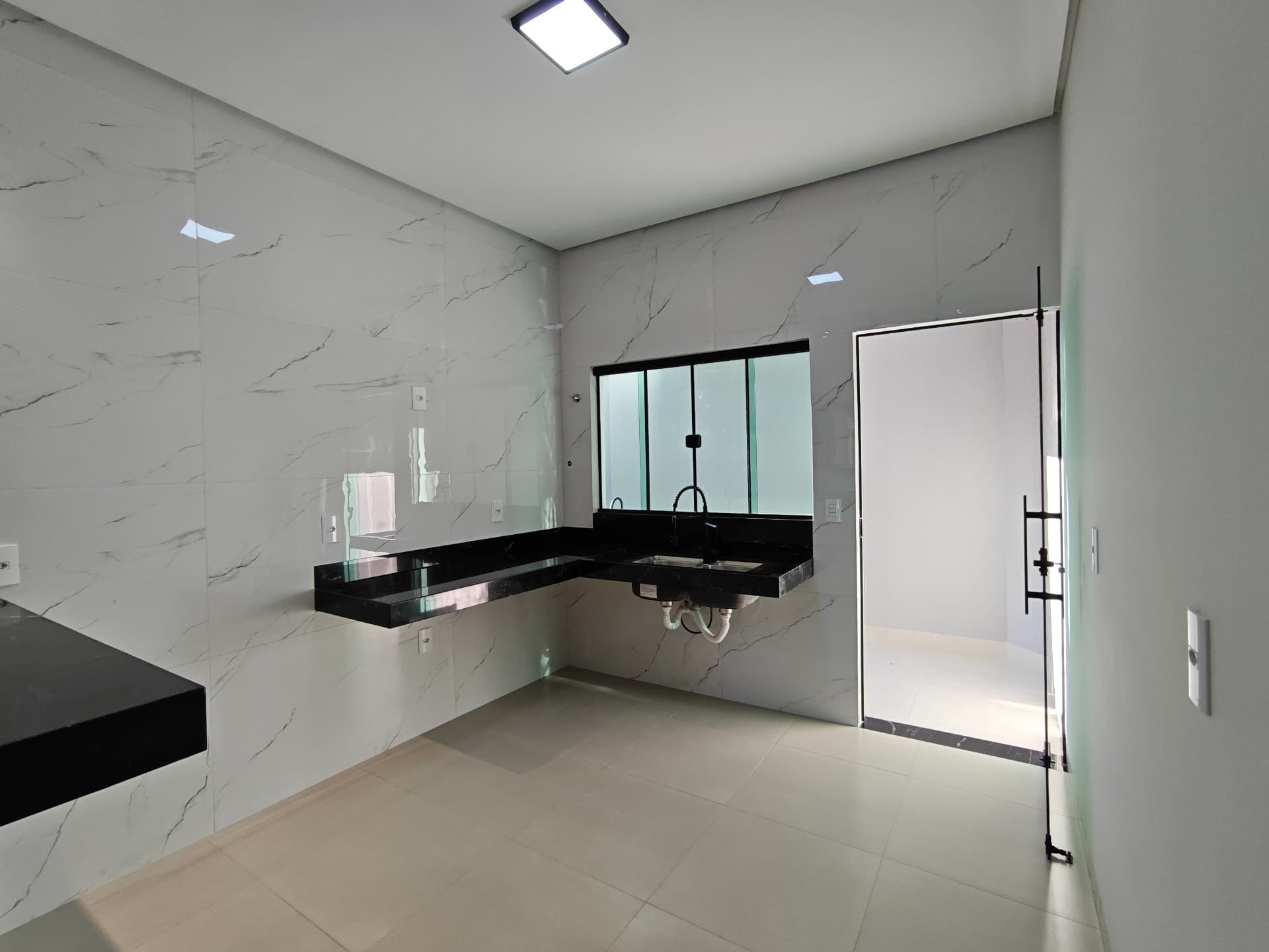 Casa Nova com 2 Quartos e Acabamento de Alto Padrão à Venda em Palmas/TO