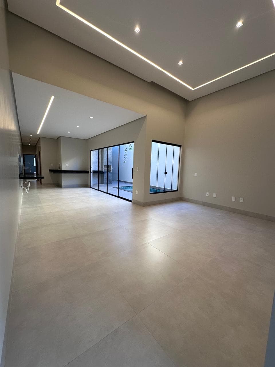 Casa nova à venda na 407 Sul com piscina aquecida e 3 quartos em Palmas
