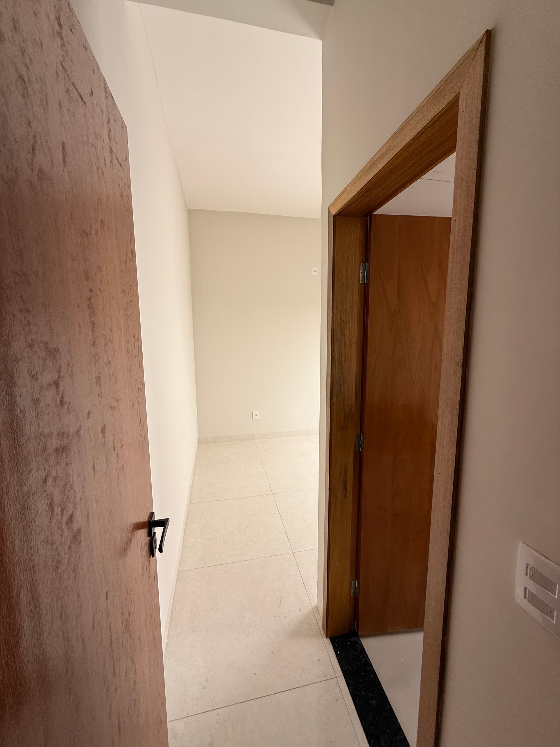 Casas novas com 2 quartos e suíte