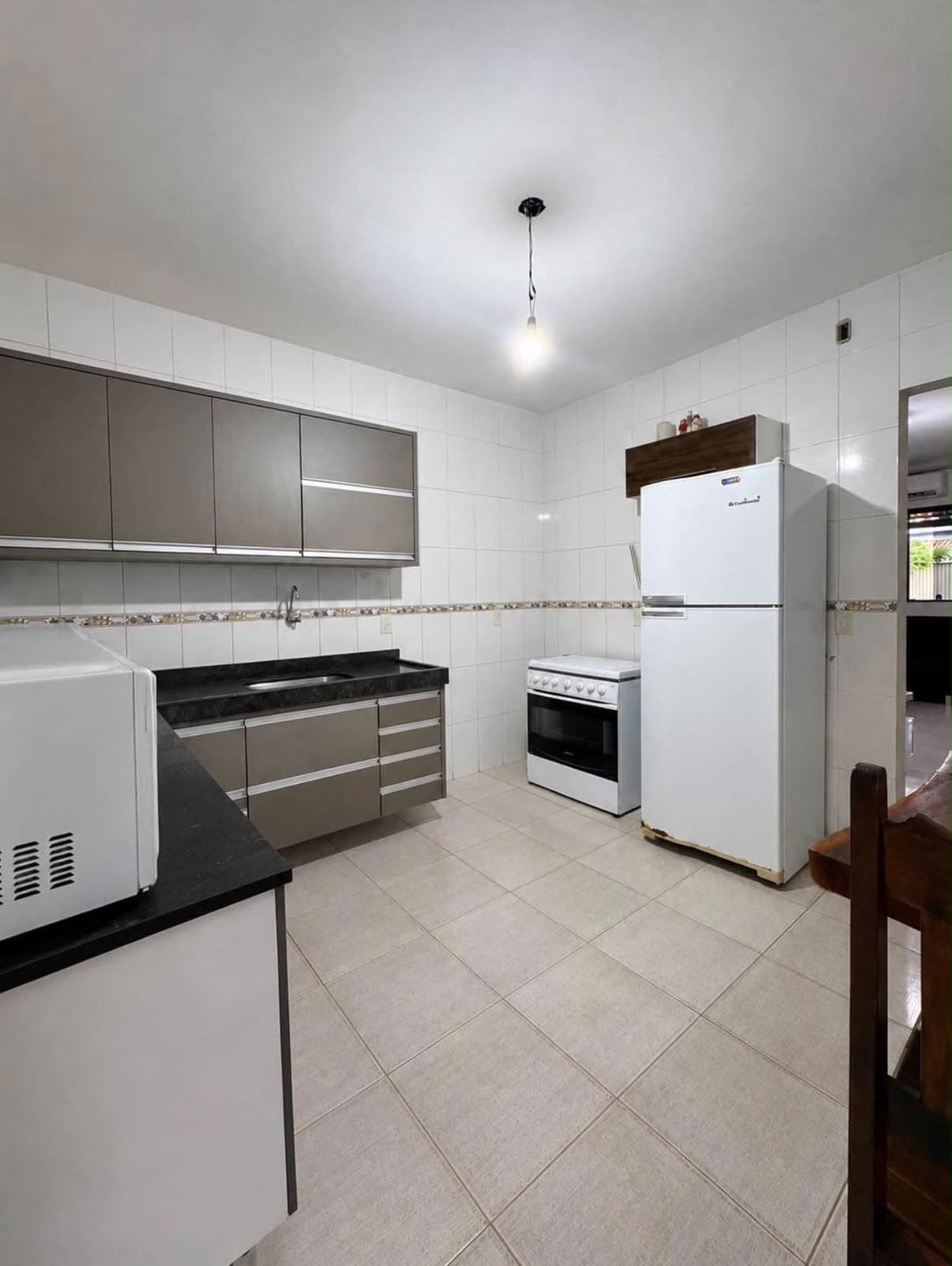 Casa à venda na 704 Sul com 3 quartos, suíte e porteira fechada em Palmas