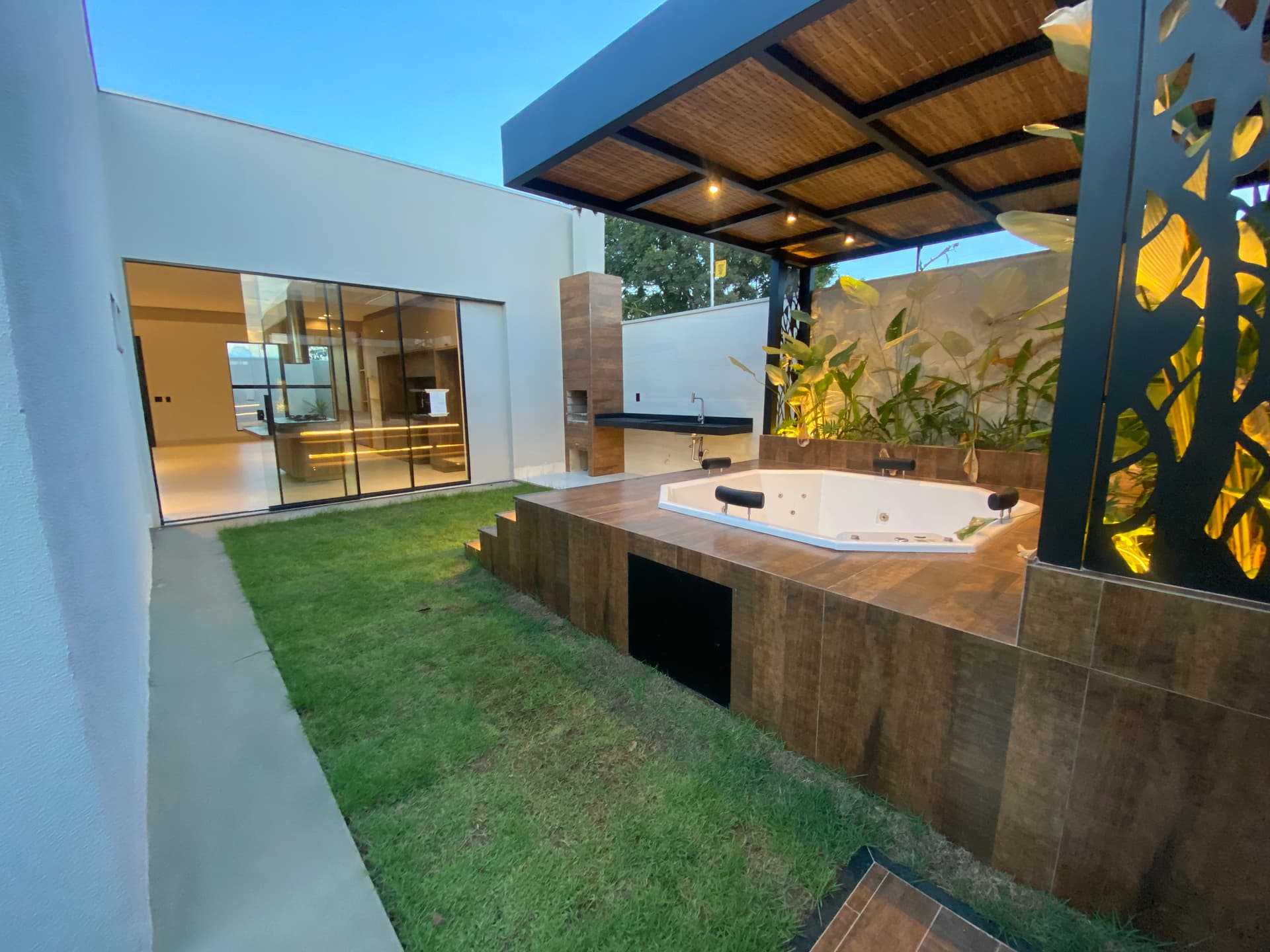 Casa alto padrão 3 quartos com suíte master, SPA e planejados na 1603 Sul em Palmas
