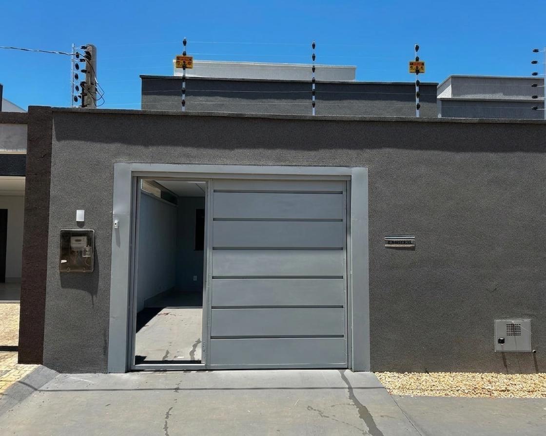 Casa 3 quartos, sendo uma suíte e 2 vagas de garagem, na quadra 1003 sul