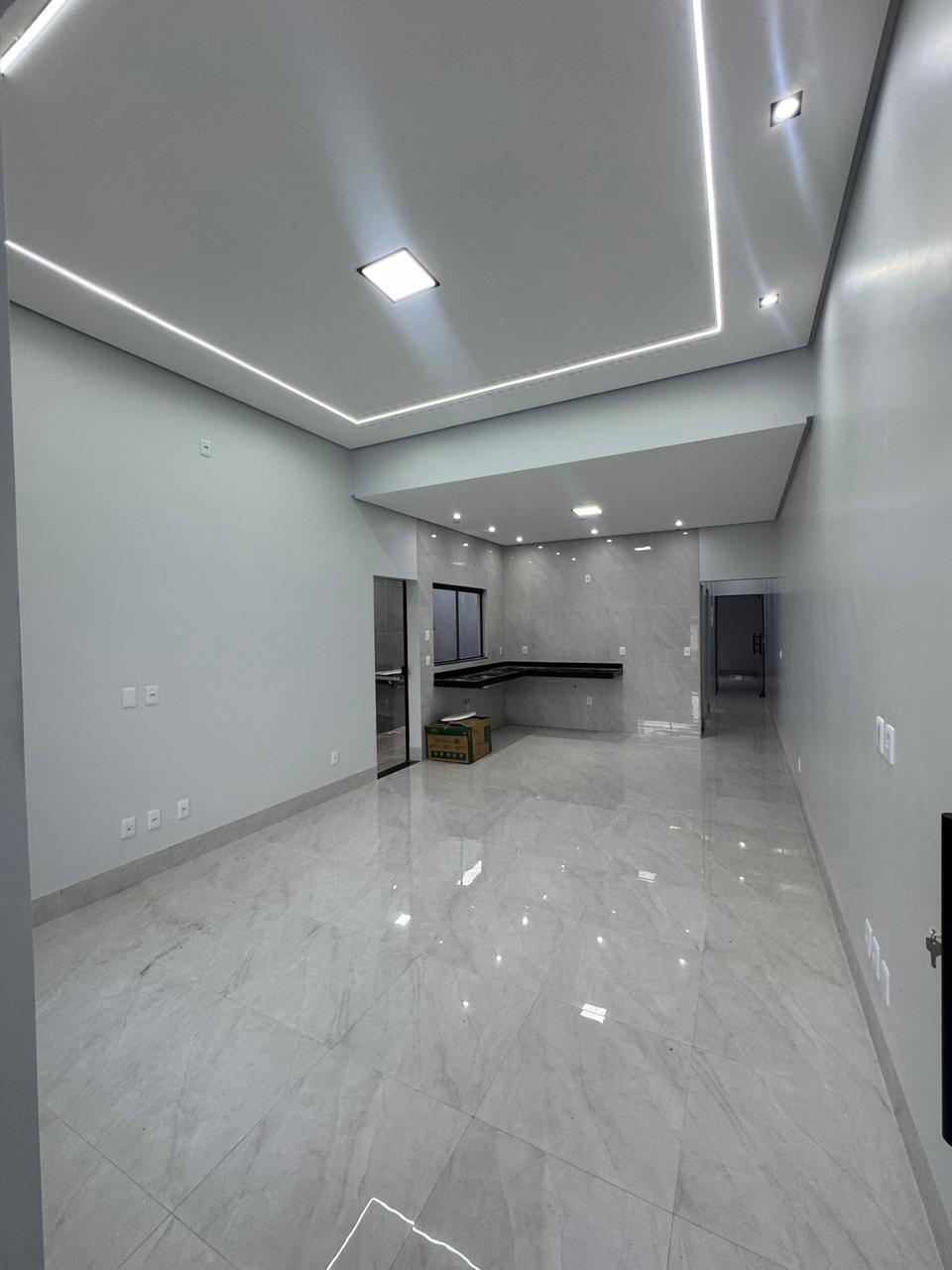 Casa nova desmembrada, 2 quartos com pé direito alto e varanda gourmet no nascente