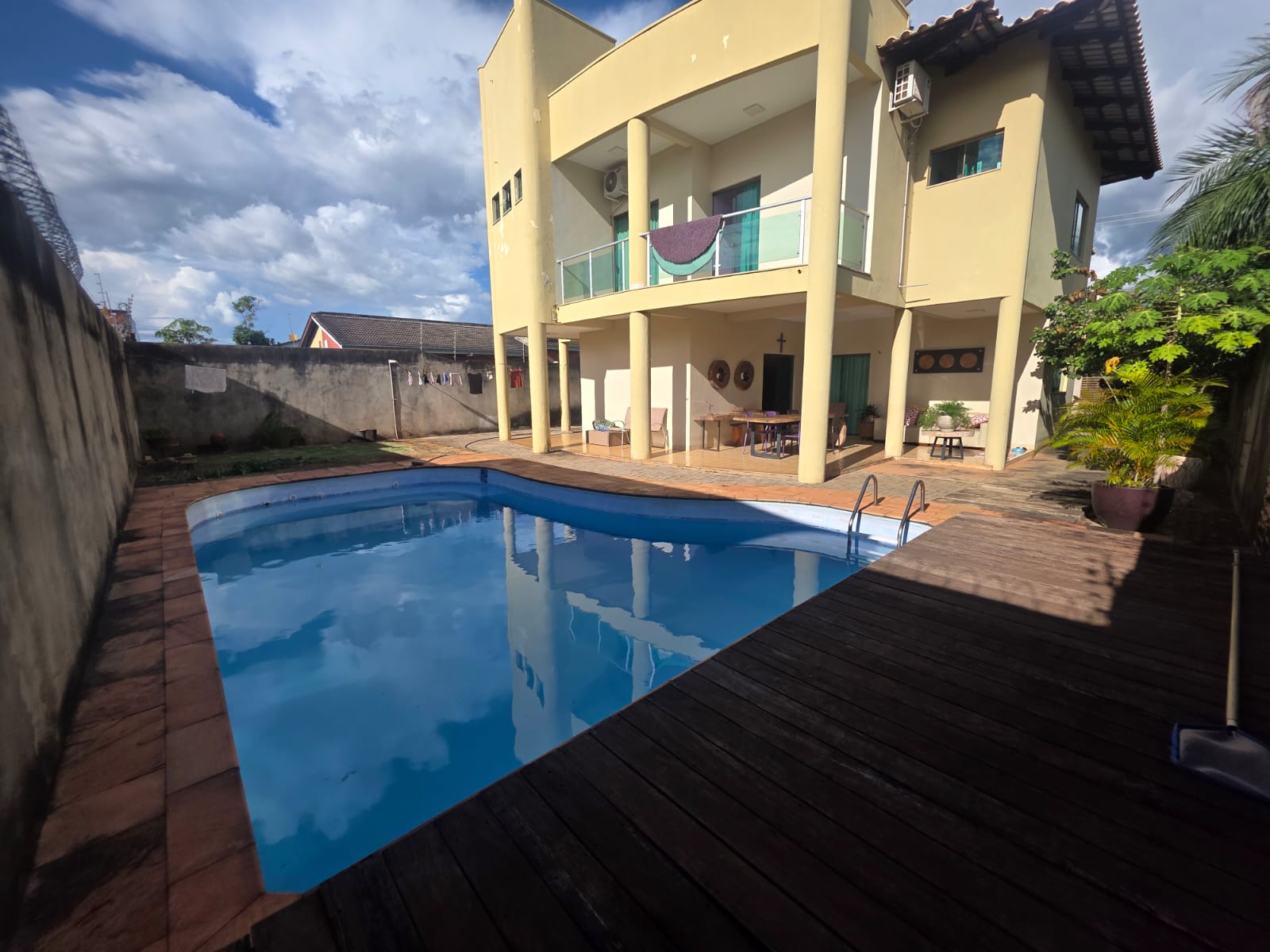 Sobrado de Alto Padrão com 5 Suítes, Piscina e Escritório à Venda na 507 Sul – Palmas/TO