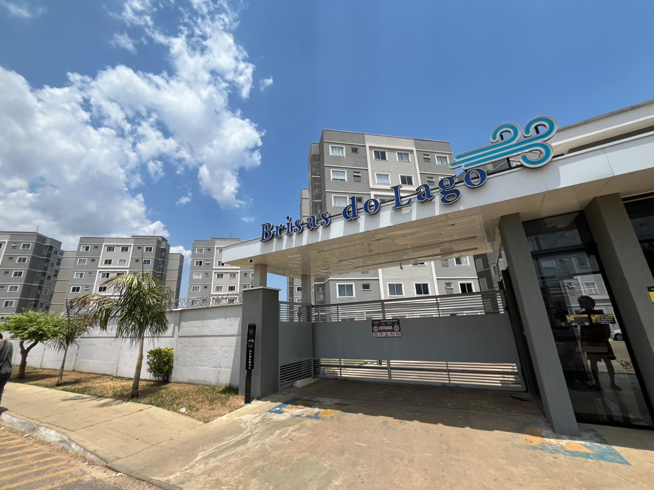 Apartamento 2/4 no Brisas do Lago com codominio incluso e IPTU
