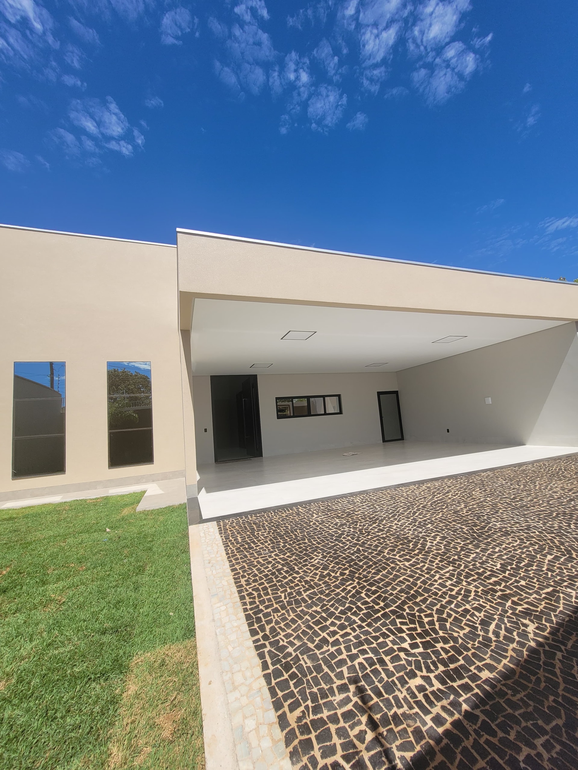 Casa alto padrão com 3 suítes, piscina aquecida e energia solar na 405 Sul em Palmas