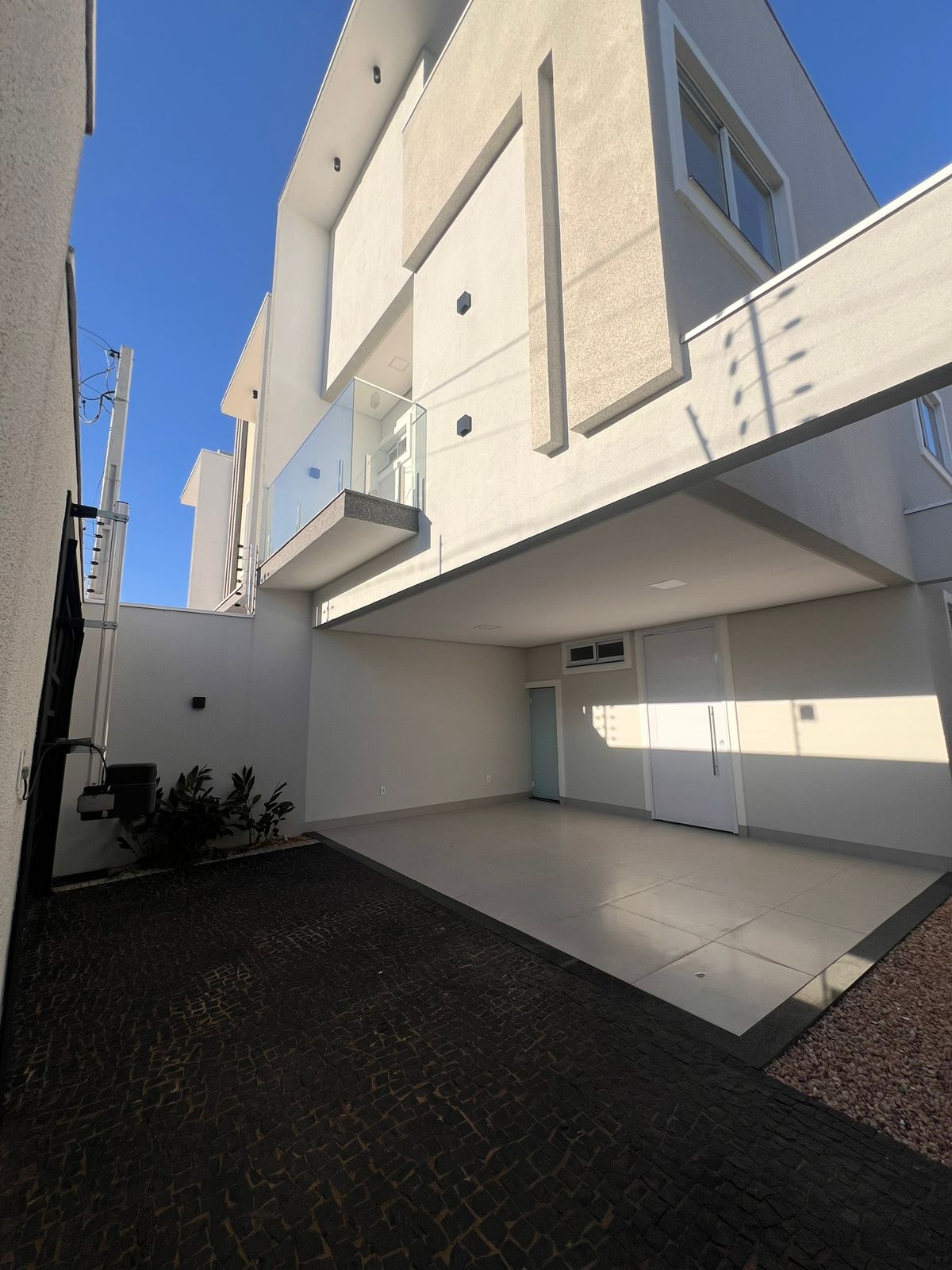 Sobrado de alto padrão com 3 suítes à venda na 303 Sul em Palmas – TO