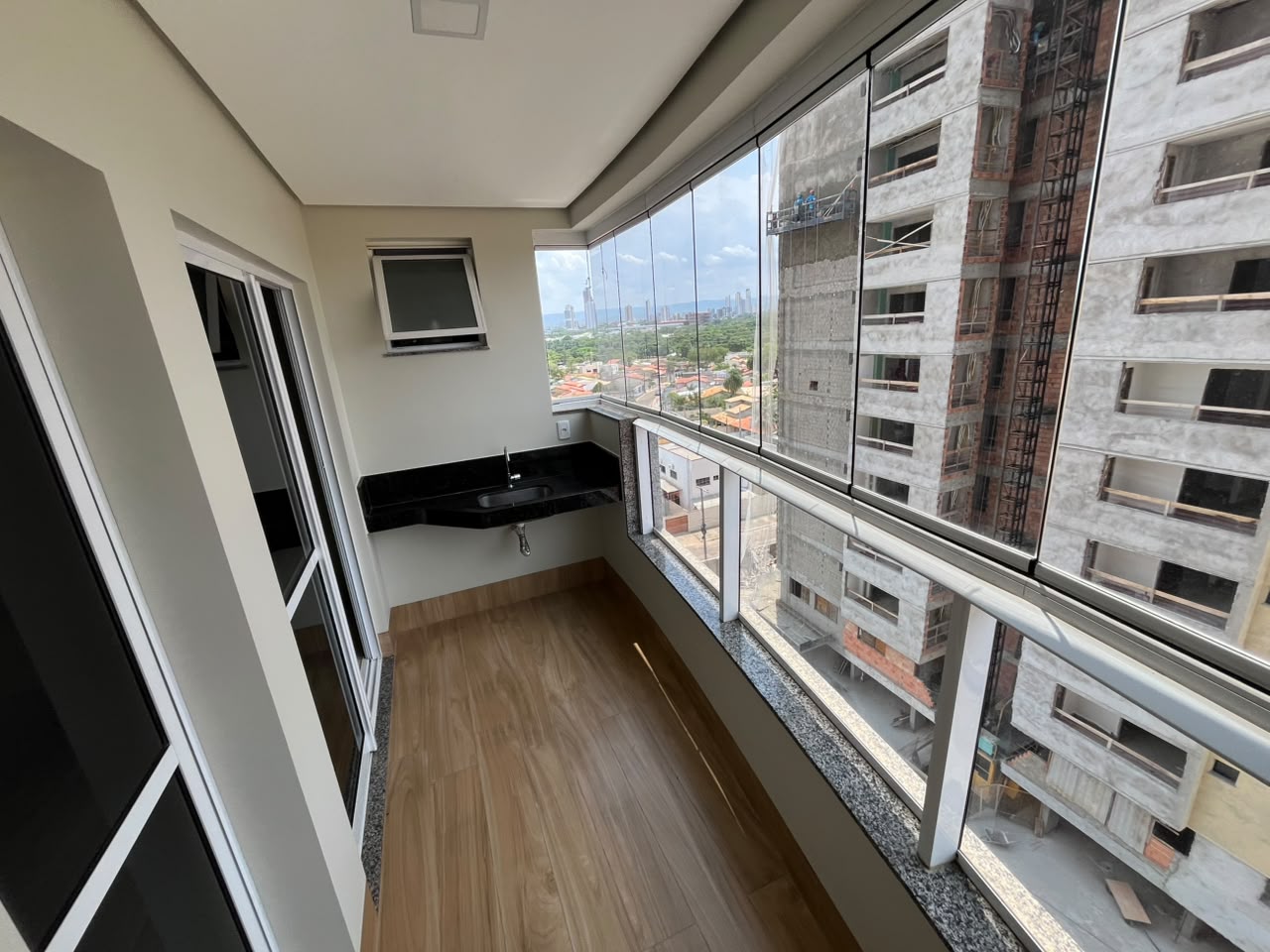 Apartamento semimobiliado com 2 quartos, suíte e lazer completo na 305 Sul, em Palmas