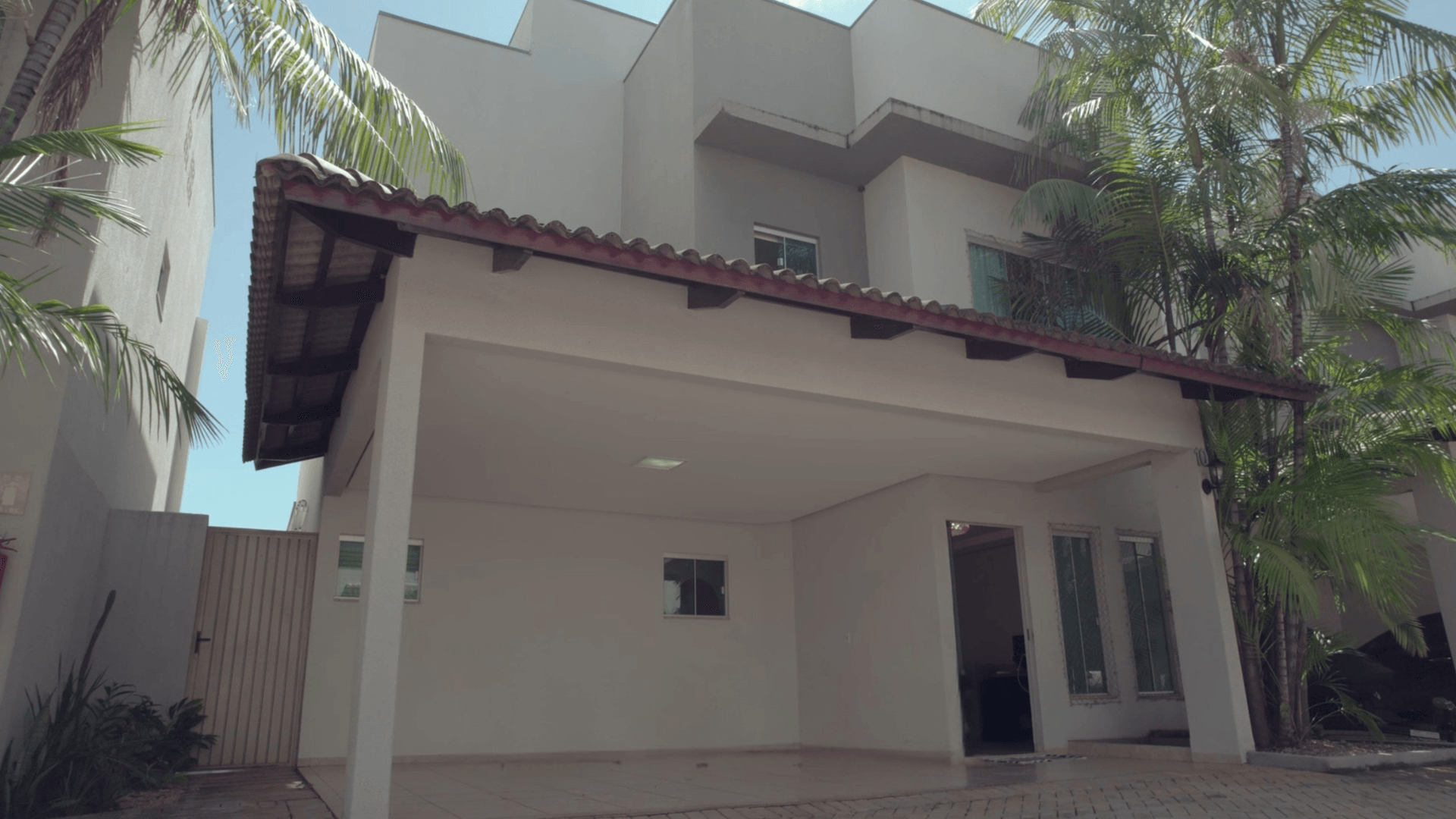Sobrado Mobiliado com 3 Suítes à Venda na 110 Norte – Condomínio Fechado em Palmas/TO