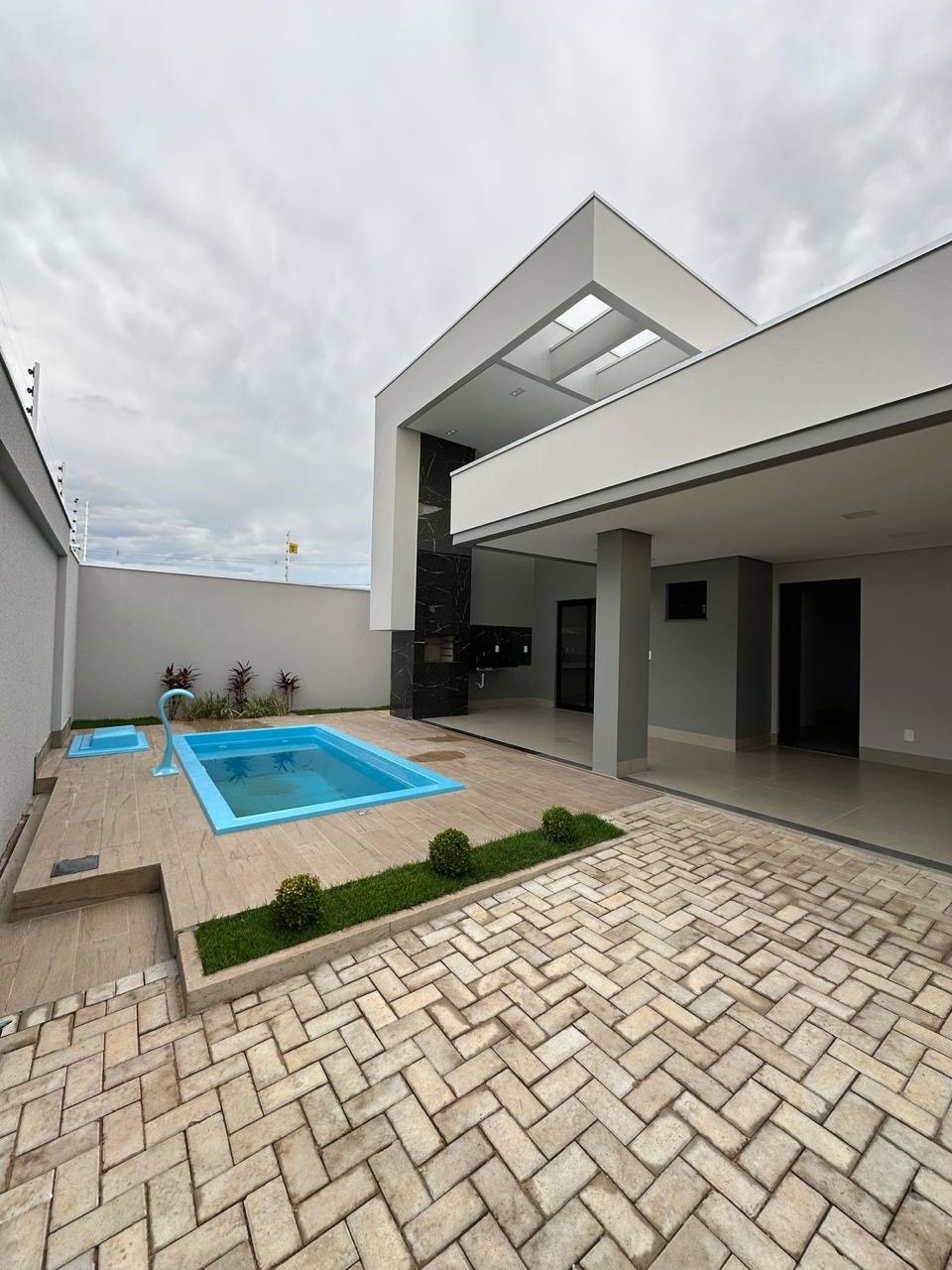 Casa nova com 3 quartos, piscina e espaço gourmet na 1601 Sul em Palmas