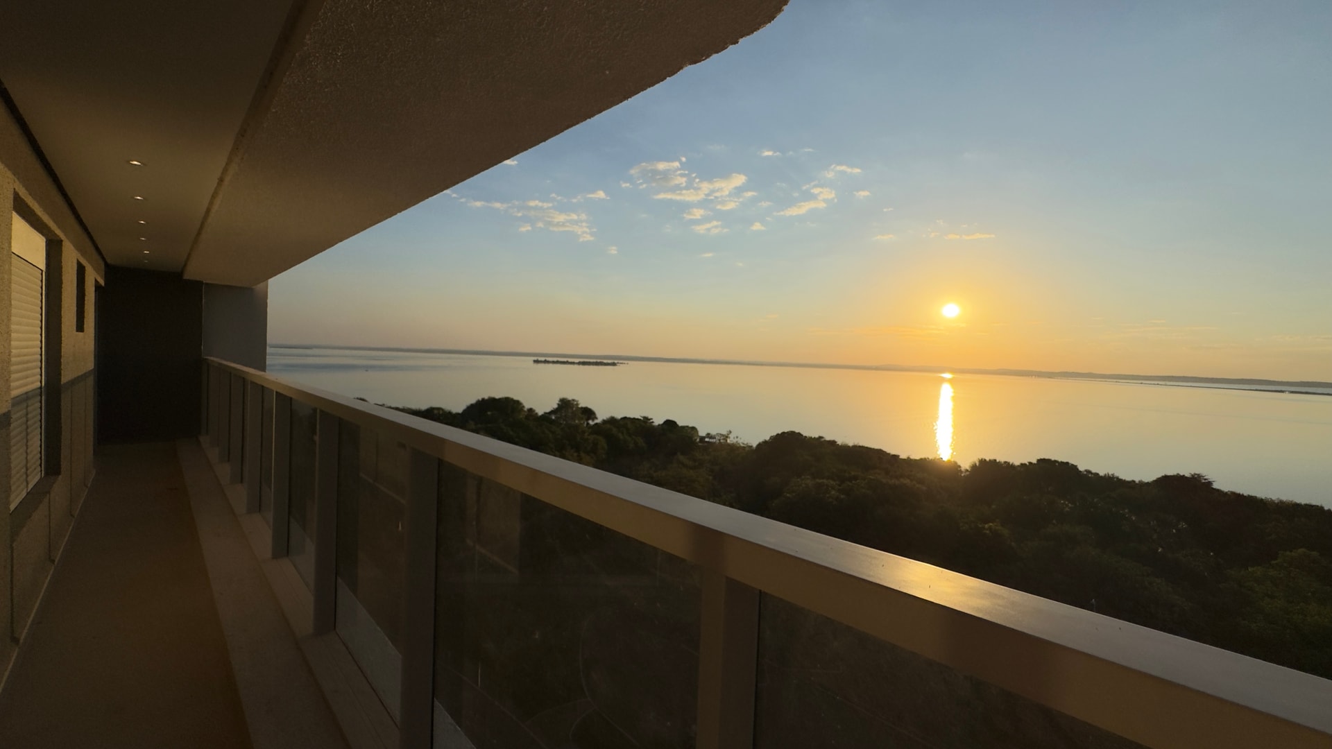 Apartamento Mobiliado com 3 Suítes e Vista para o Lago à Venda no Acqua Design – Orla de Palmas/TO