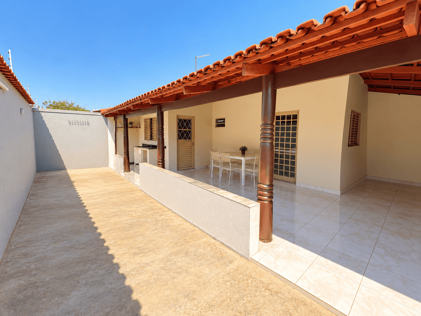 Casa térrea à venda na 1005 Sul (ARSO 102) com 3 quartos e suíte