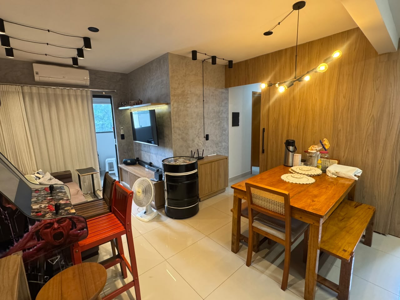 Apartamento à venda na 704 Sul com 2 quartos e sacada com churrasqueira