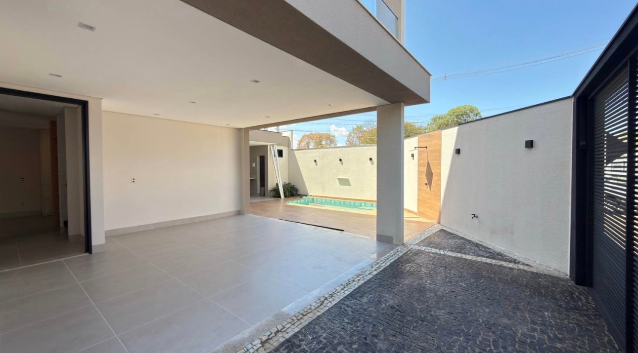 Sobrado de Alto Padrão com 4 Suítes, Piscina e Energia Solar à Venda na Quadra 505 – Palmas/TO