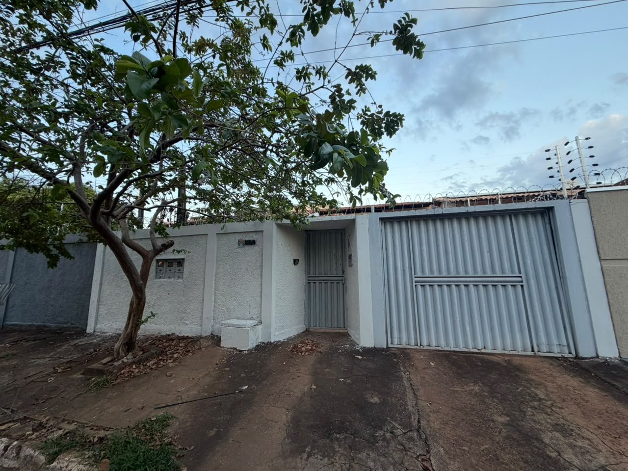 Casa para aluguel com 3 quartos e quintal privativo na 108 Norte - Palmas/TO