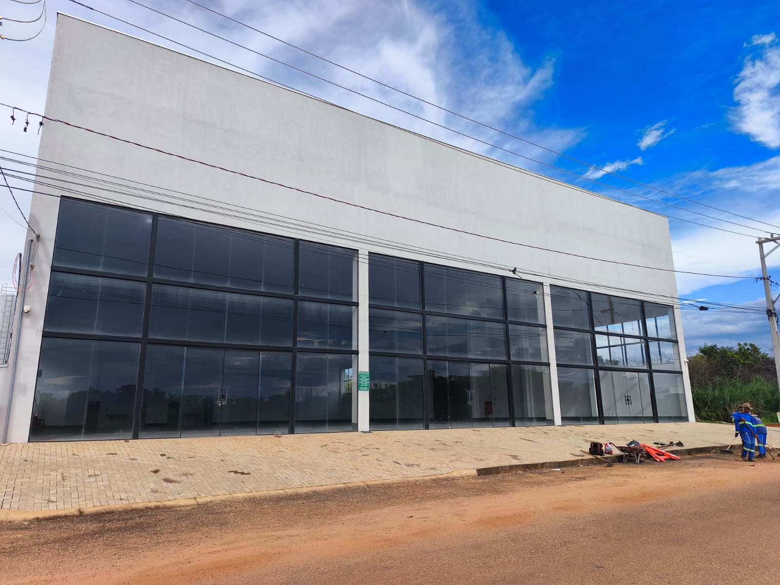 Galpão industrial com 1.100 m² e pé-direito de 9 metros na 903 Sul