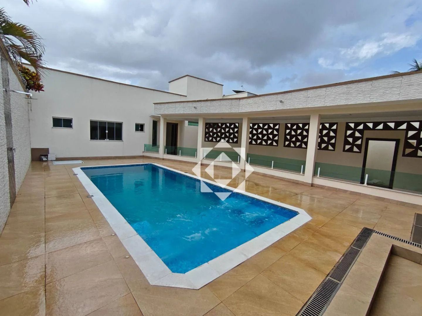 Casa com 3 suítes e piscina com hidromassagem na ARSE 12 (110 Sul) em Palmas