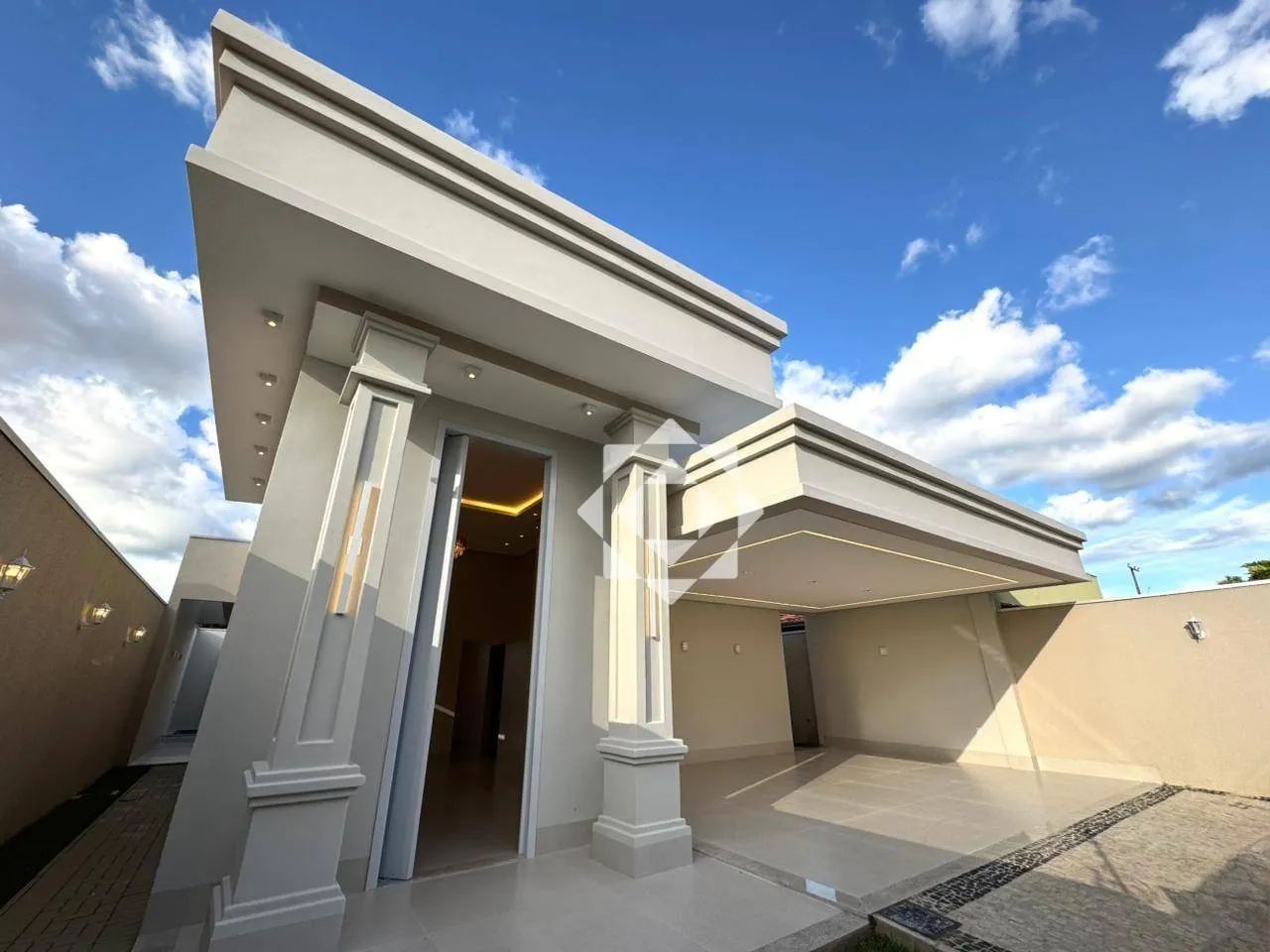 Casa de alto padrão premium com 3 suítes e identidade neoclássica