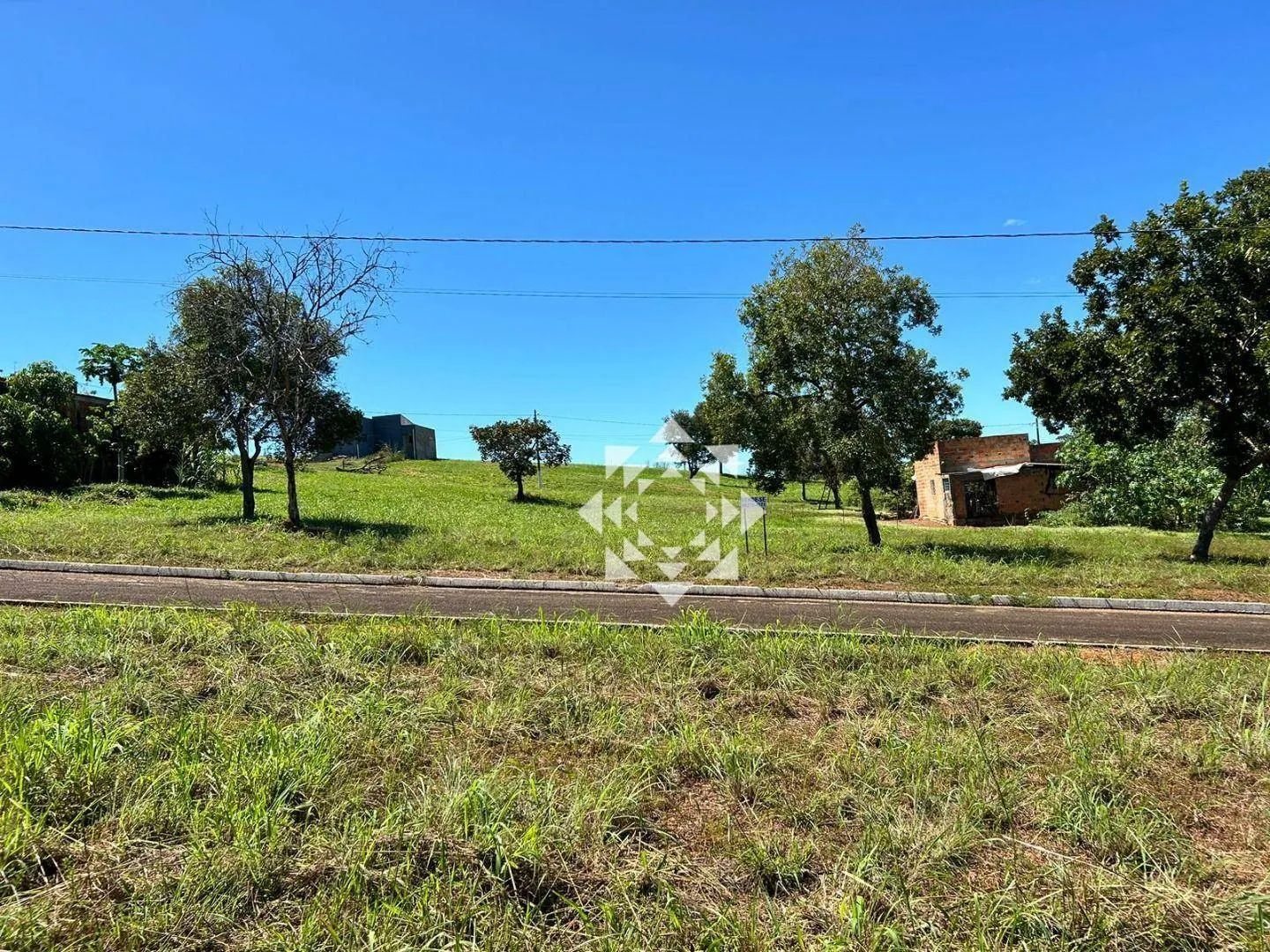 Terreno de 300 m² pronto para construir no Residencial Laguna III em Luzimangues