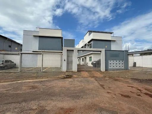 Sobrado moderno com 3 quartos e closet no Residencial Negreiros 6 em Palmas