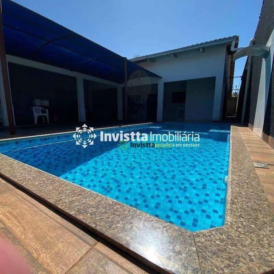 Casa com 3 quartos, piscina e churrasqueira em Luzimangues