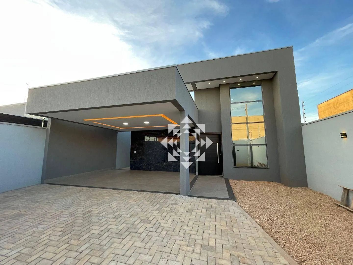 Casa com 3 suítes, piscina e pé-direito duplo na 604 Norte (ARNO 71)