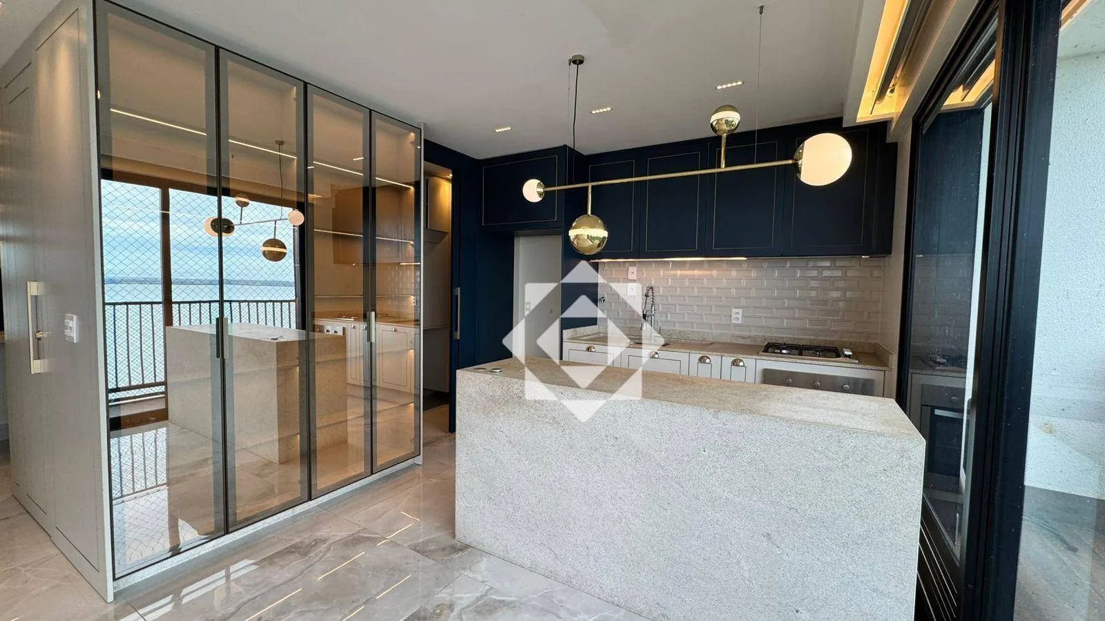 Apartamento à venda na Graciosa em Palmas com 3 suítes, vista permanente para o lago e andar alto