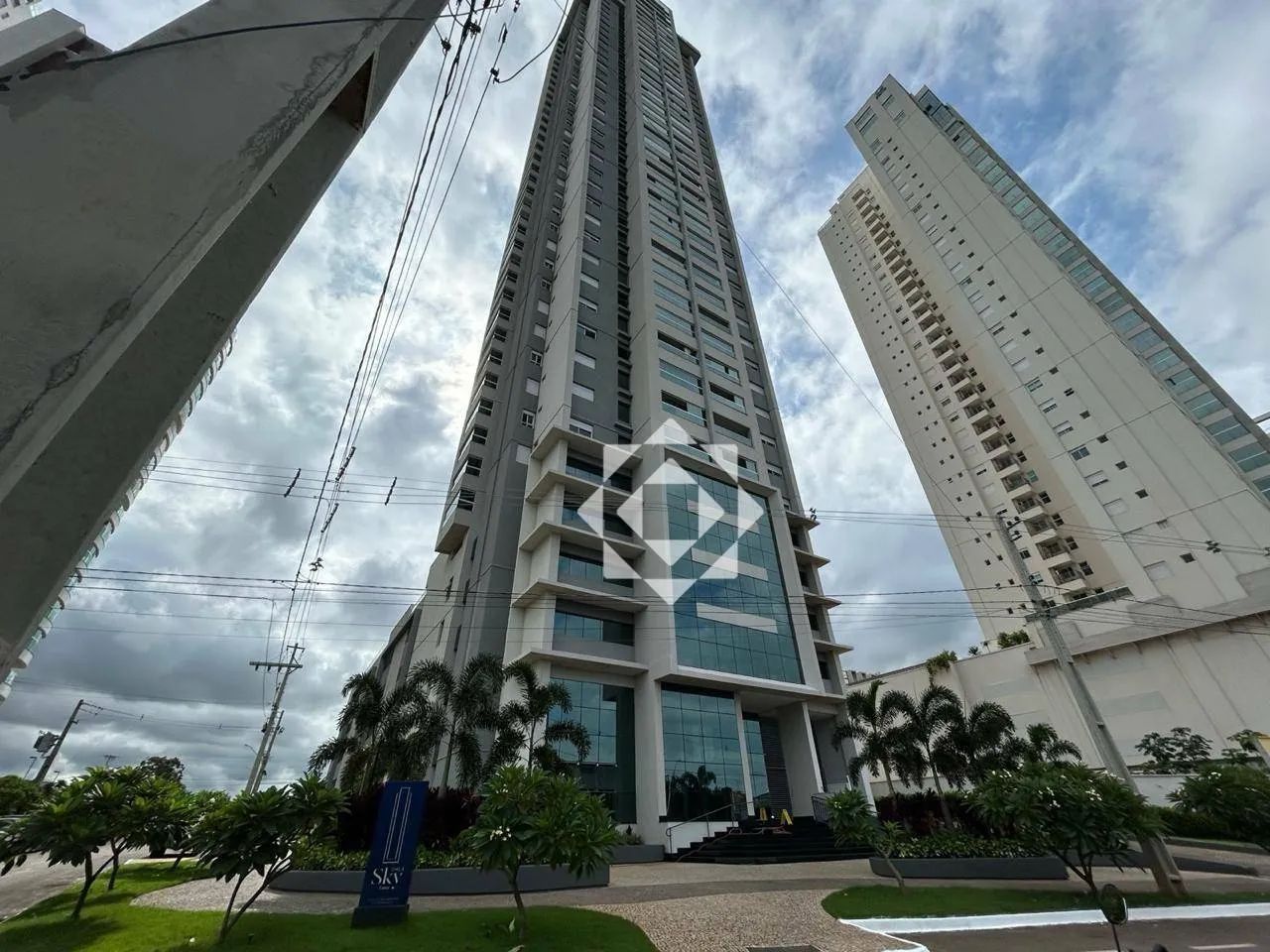 Apartamento semi-mobiliado com 3 quartos no Residencial Orla Sky na Orla de Palmas