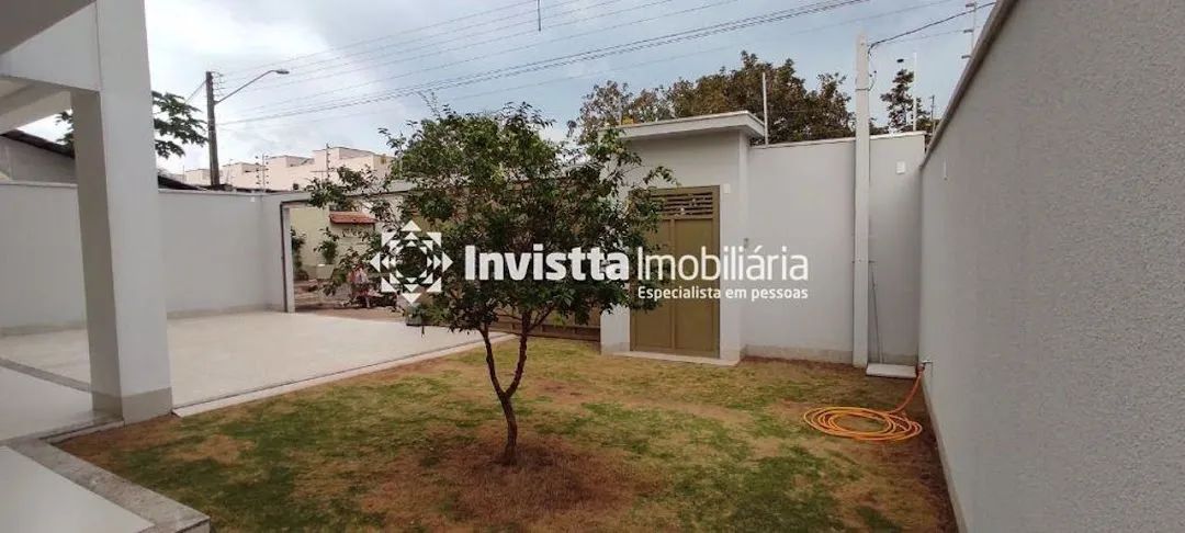 Sobrado com arquitetura moderna e 4 quartos na ARSE 22 (205 Sul) - Palmas/TO